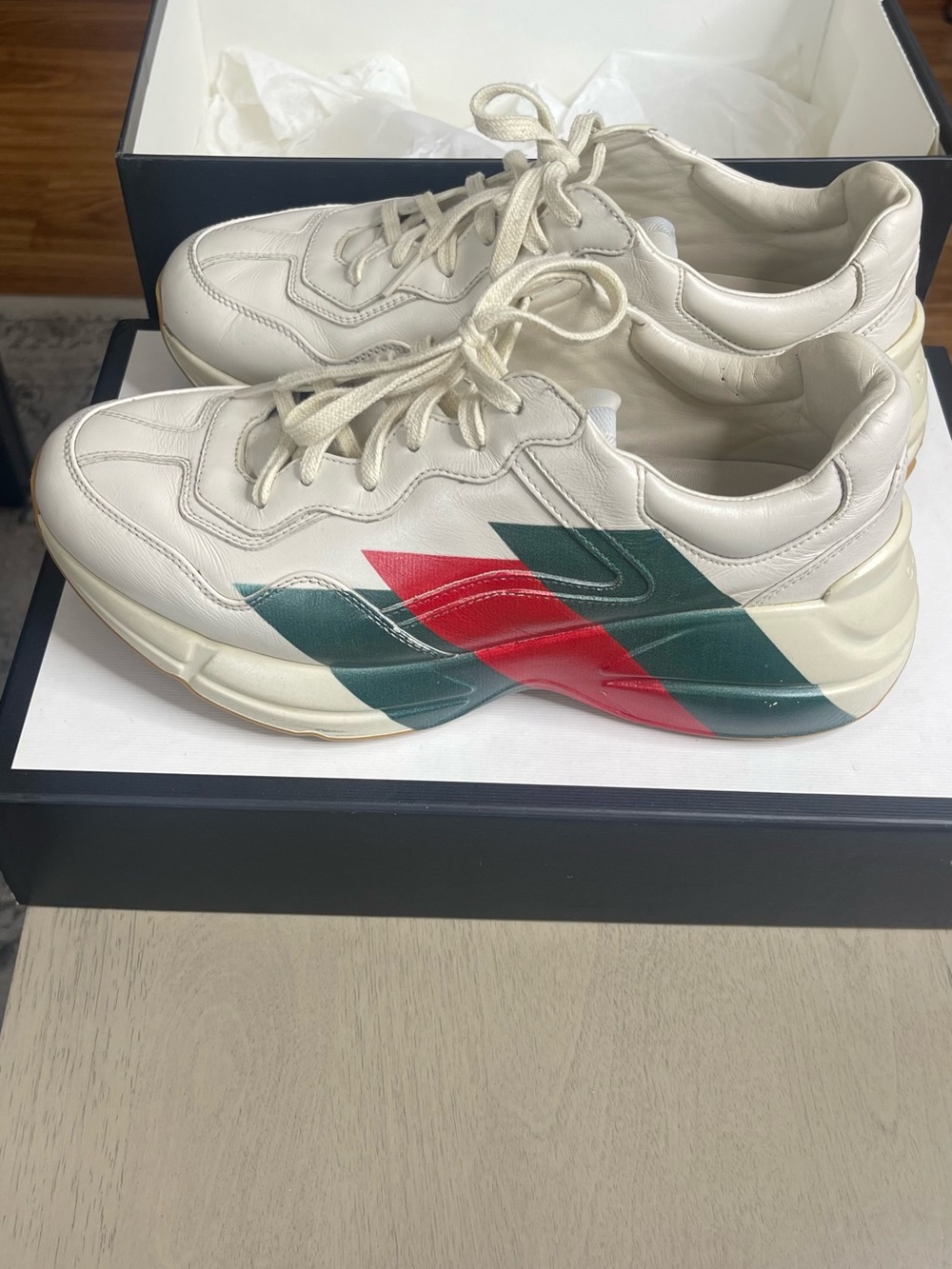 Gucci Off-White Leather Sneakers with Red & Green Web Detail